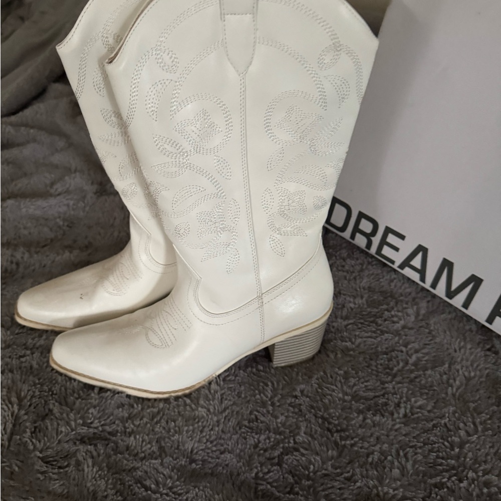 Dream Pairs Women's Cream Heeled Boots